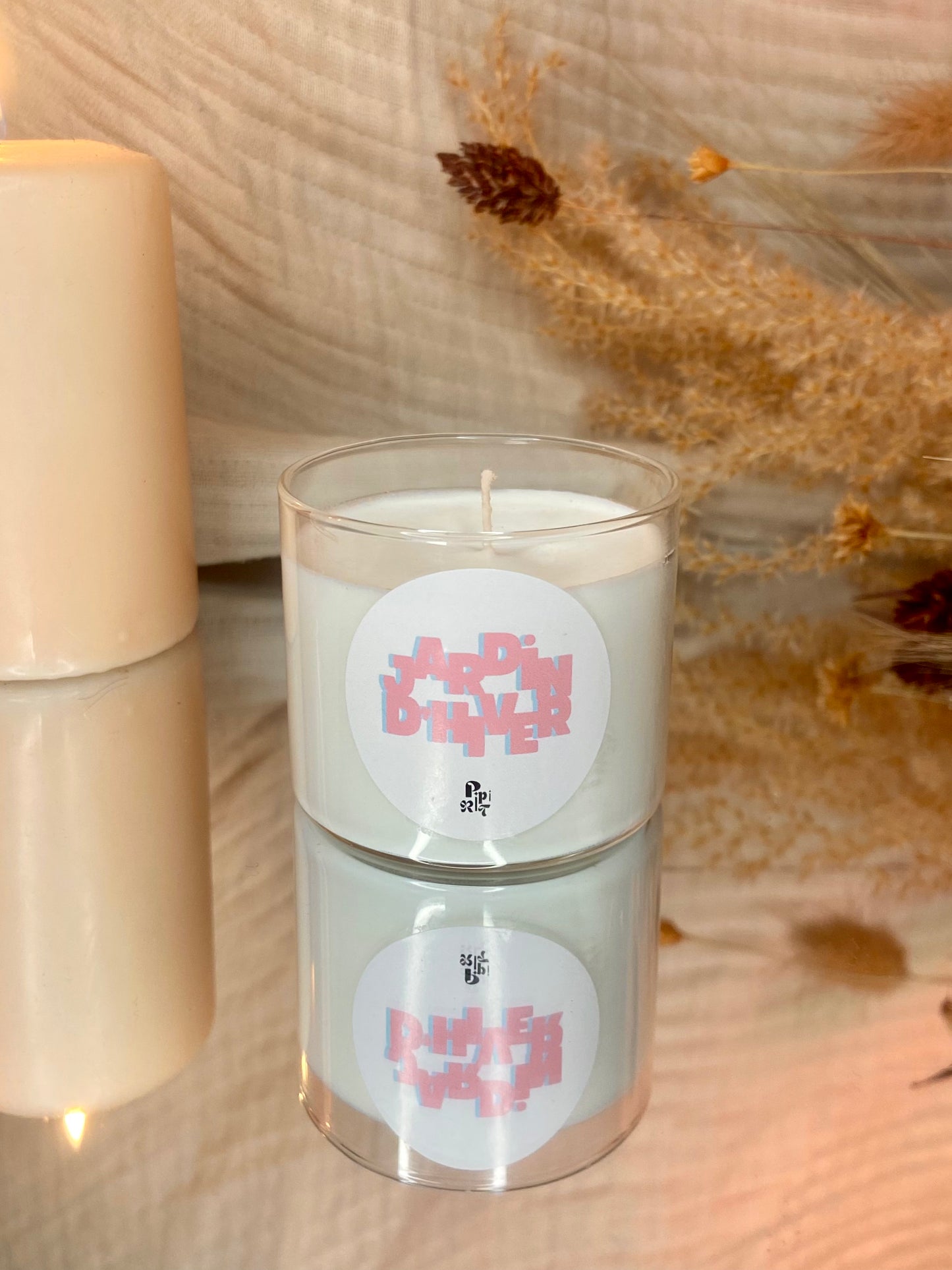 Bougie artisanale aux notes fruités épicées de pamplemousse, mandarine, vanille et figue