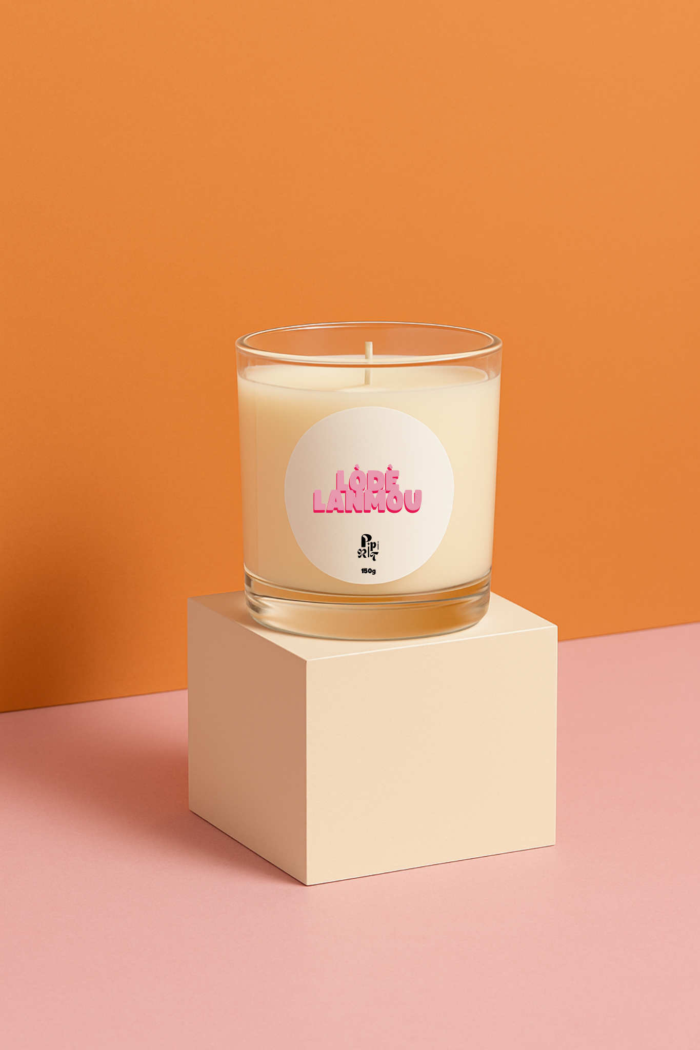 La bougie est une ode à l'amour. Notes
néroli, piment, fleurs blanches, vanille