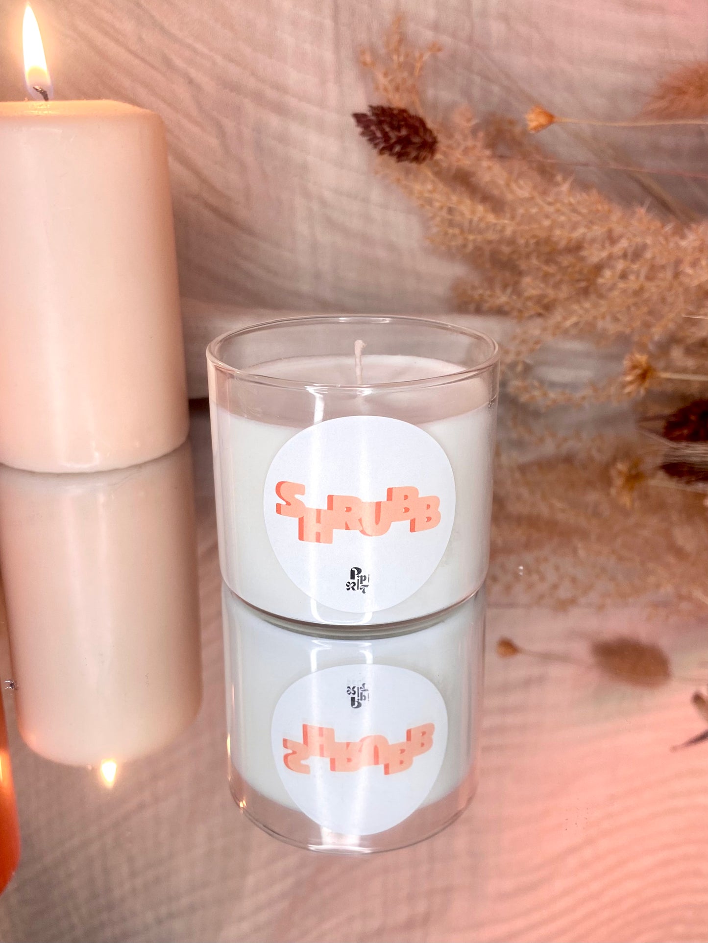 Bougie de Noël inspirée du Shrubb de Guadeloupe, aux notes d'orange, cannelle, rhum, fève tonka et vanille