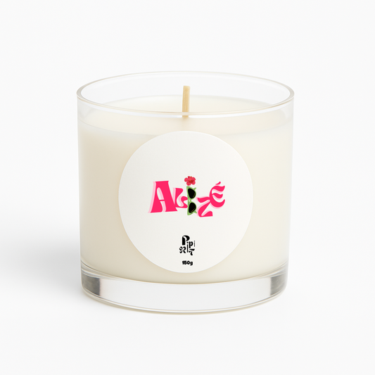 Bougie aux notes de litchi, rose, vanille, bois de santal et mandarine