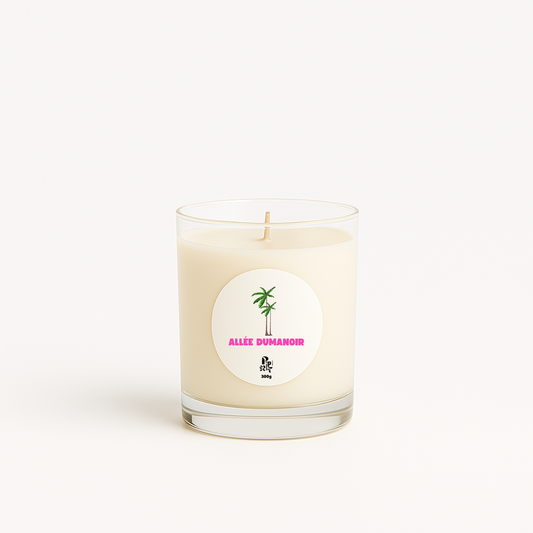 Bougie florale inspirée de l’Allée Dumanoir en Guadeloupe.Notes orchidée blanche, fleur de frangipanier, hibiscus, bois de santal