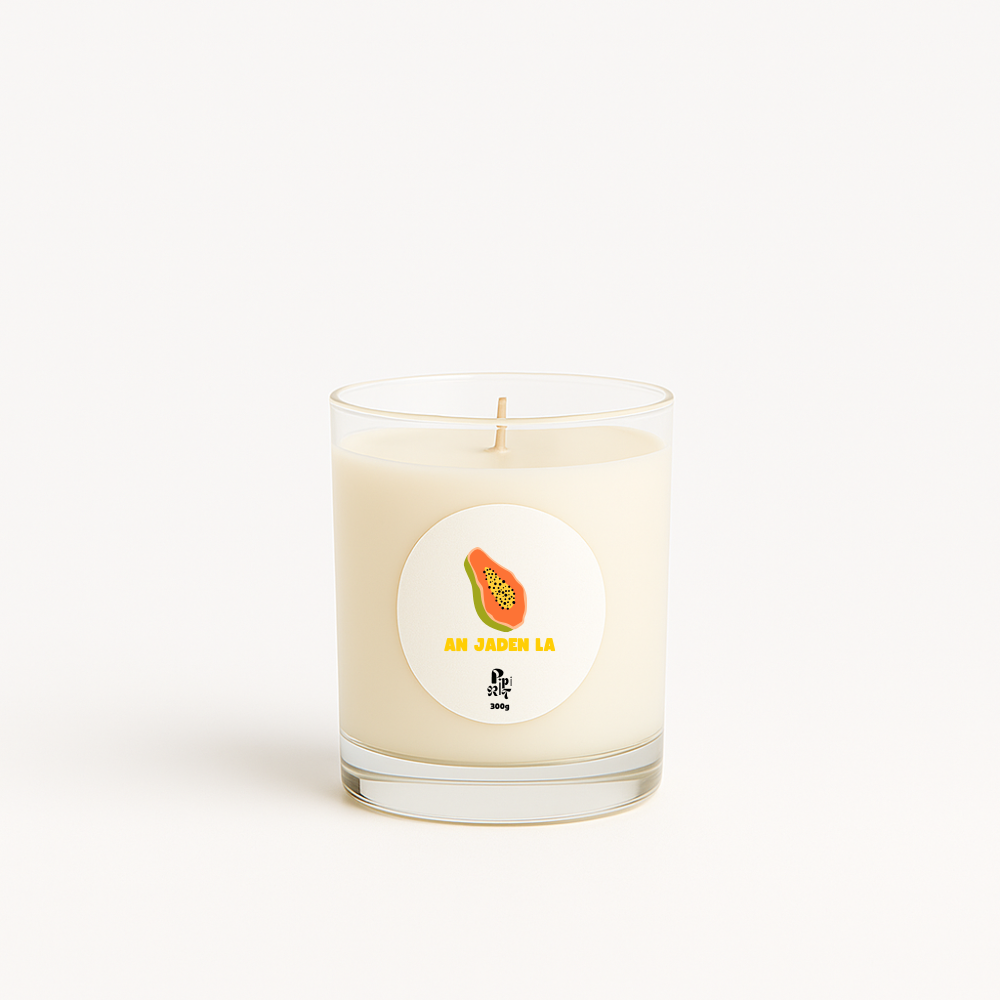 packshot Une bougie fruitée inspirée des jardins créoles des Antilles. Notes mangue, maracudja, goyave, litchi, fleur d'oranger