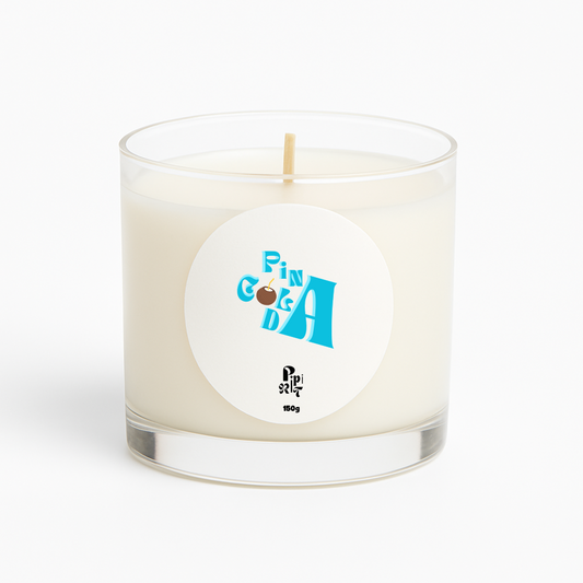 packshot Bougie aux notes exotiques de noix de coco, ananas, orange, rhum et vanille pour rendre hommage à la pinacolada